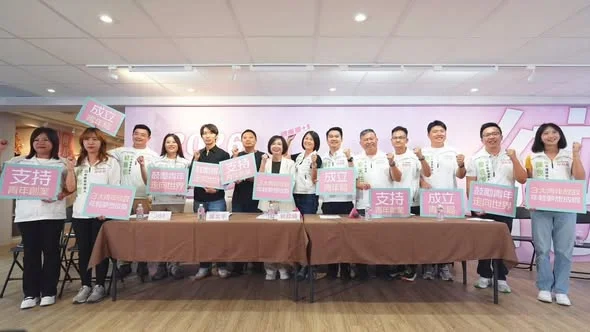 參加「3大青年新政」記者會